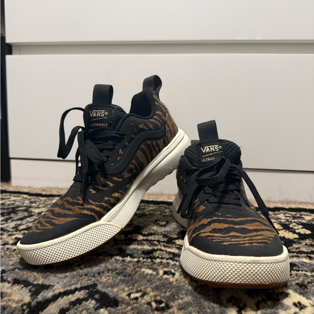 Vans Ultra Range tiger stripe shoes women’s 5.5